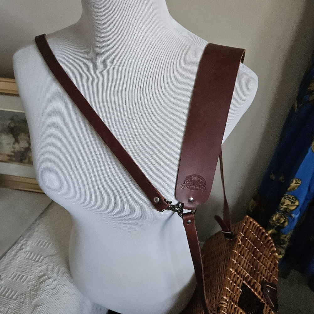 Cabelas Classic Split Creel Leather Closure and Adjustable Leather Shouler Strap - Picture 10 of 15